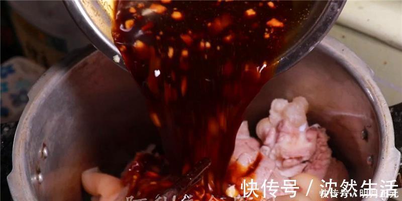 饭店大厨教你秘制猪蹄,不放一滴水,猪蹄入口即化,满口留香