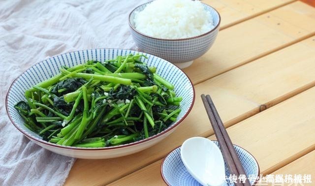步骤|炒空心菜时,不要直接下锅炒,注意这个步骤,出锅翠绿又脆口