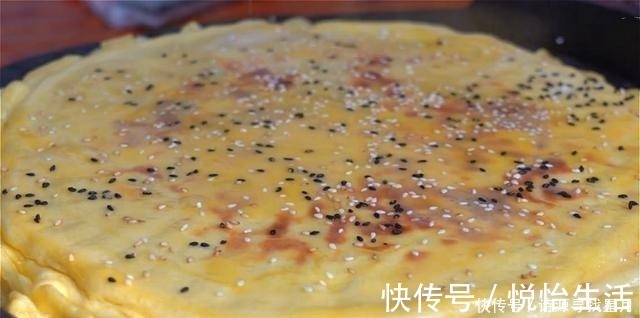 玉米面这样做真好吃,一擀一煎,5分钟出锅,连吃一个月都不腻