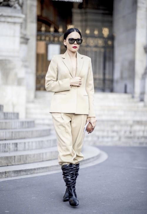 最近火了一种颜色，叫“奶枣色”，显白提气色，很适合黑黄皮