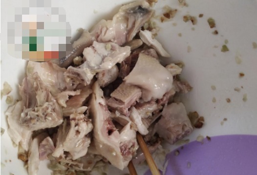 这么做鸡肉,做法简单营养高,滑滑嫩嫩的,儿子连皮一起啃光