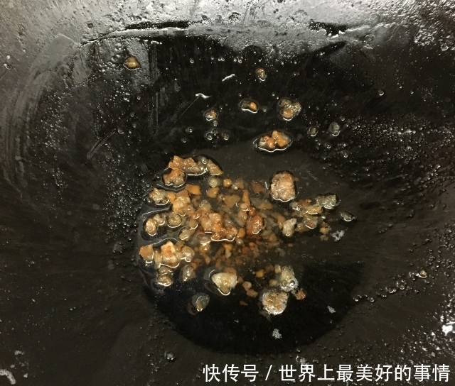 油渣香葱炒花菜,家常小炒,咸香入味