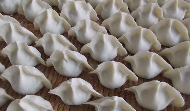 吃饺子这馅真鲜,比韭菜芹菜好吃多了,出锅连吃30个,比肉馅好吃