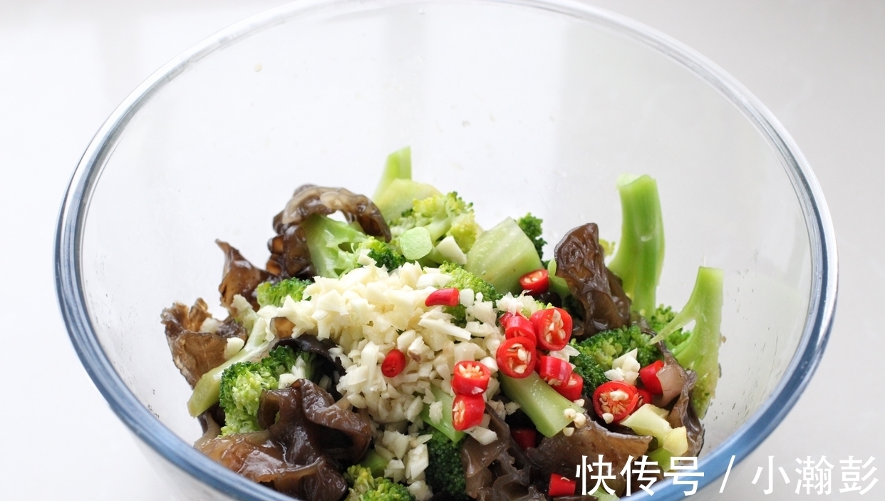 木耳|夏天太热就别炒菜了,试试做点凉拌菜,爽口开胃热量低,干吃不胖