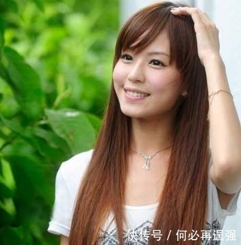 |搞笑段子:有一哥们,特较真,有次在食堂吃面,吃到不明黑色物体