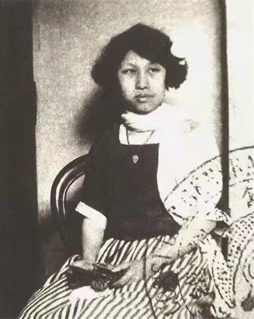 潘赞化$她13岁被亲舅舅卖入妓院，后成世界级知名画家，一幅画价值千万