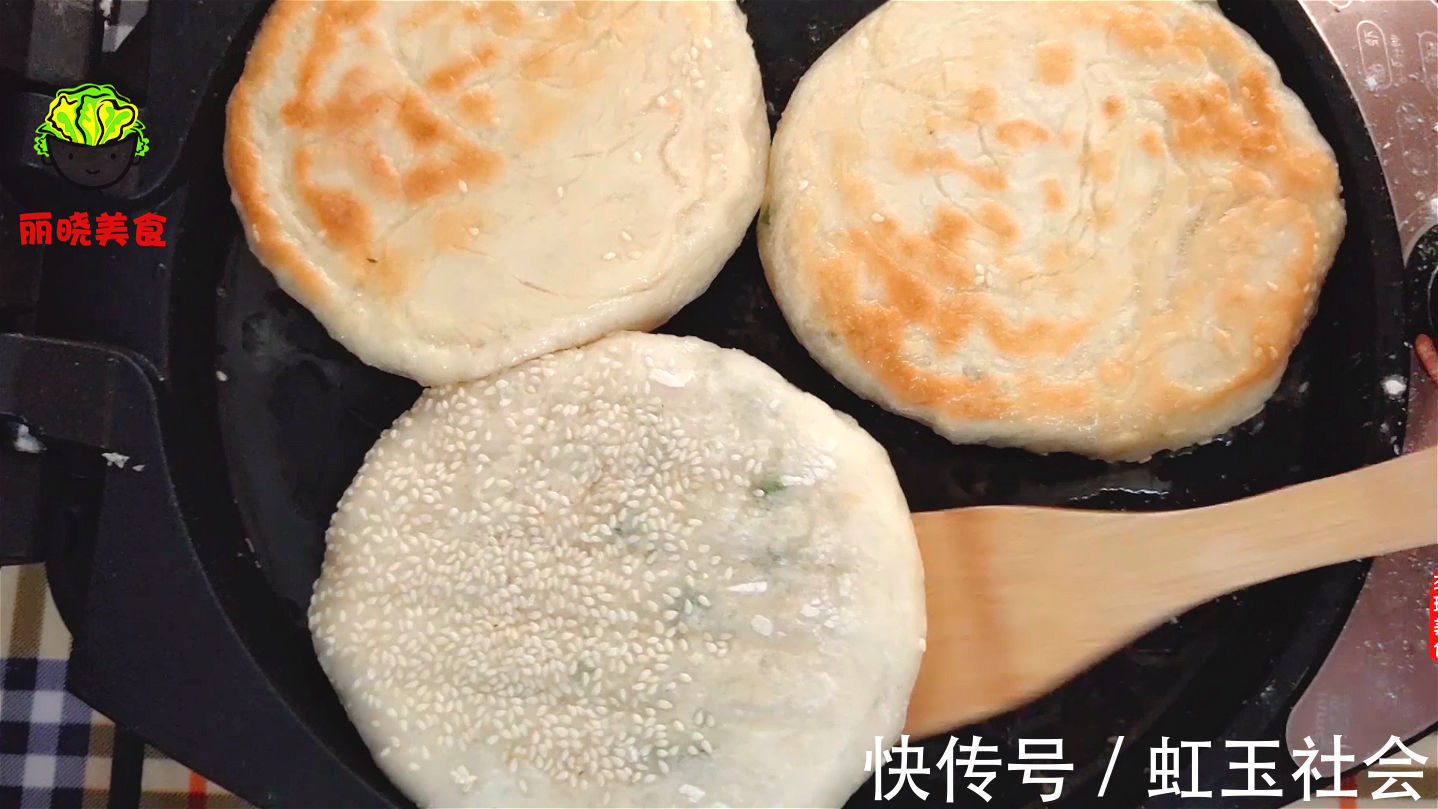 烙饼一定要软，别下手和面，教你凉了也不硬的葱花饼，真的太香了