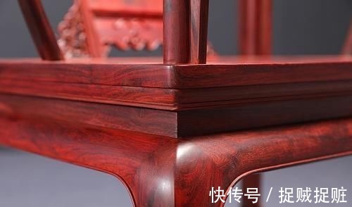 红木|20万买的红木沙发,才发现整个沙发用碎料拼接,跟独板比差远了