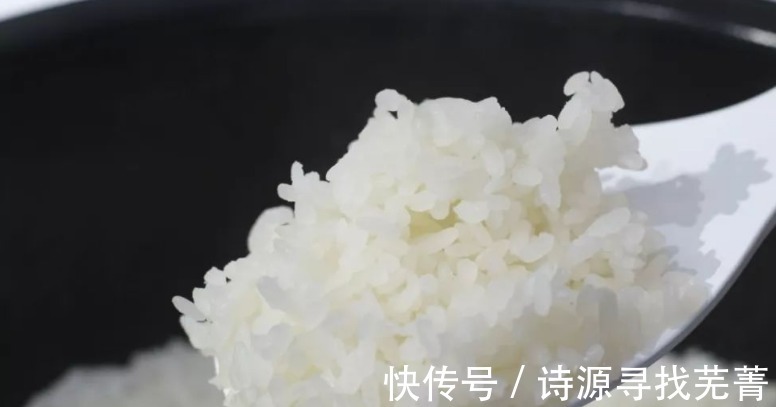 好吃|煮米饭不要只加水煮,记住“2放1窍门”,米饭软糯香甜,粒粒分明!