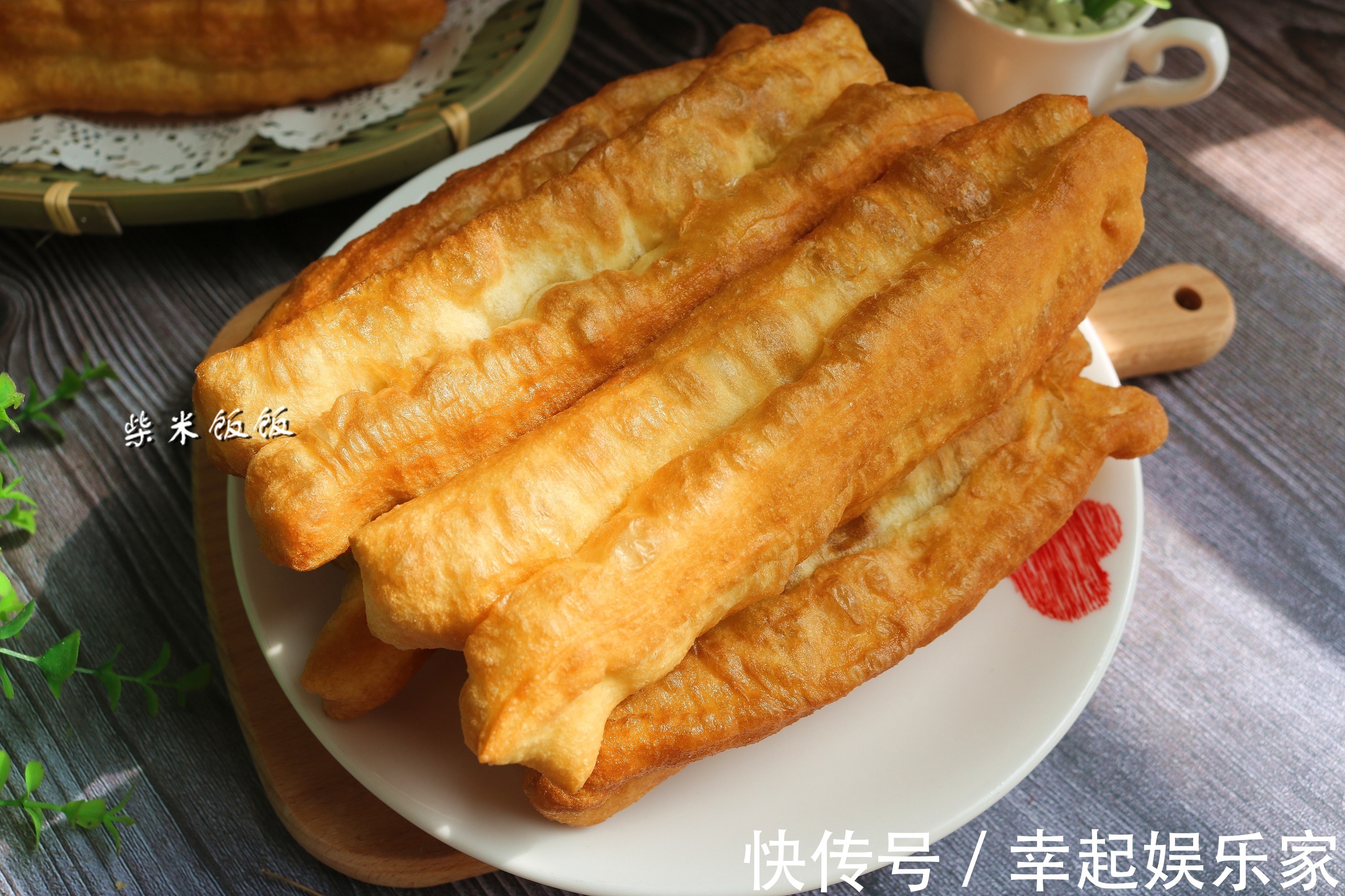 炸油条,到底需不需要酵母油条老板告诉你配方,和买的一个味