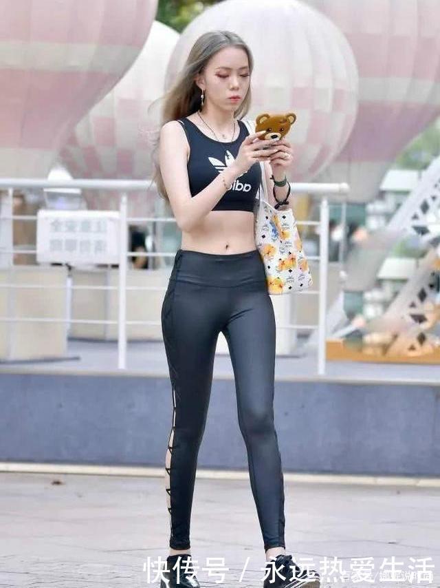 舒适|穿着打底裤,点缀着优雅的复古气息,尽显柔美