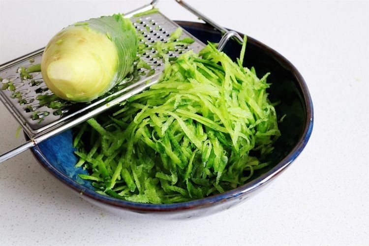 炸丸子的老做法,外酥里嫩,放上一宿也不硬,营养又解馋