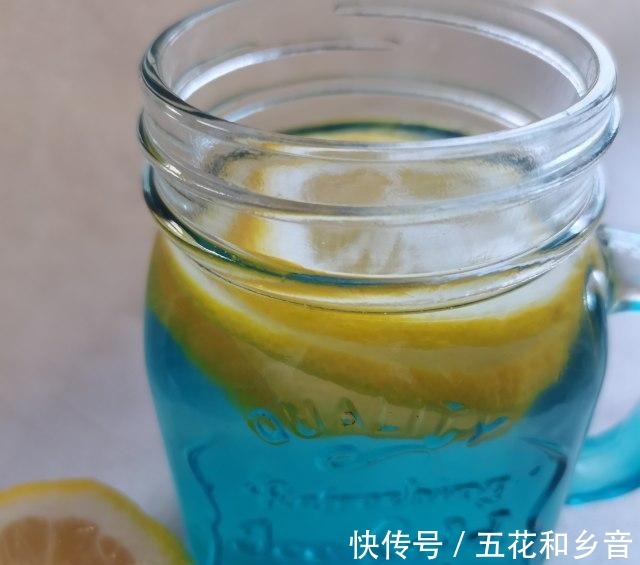 柠檬|蜂蜜柠檬冷泡茶,解渴又解暑,酸甜好喝!