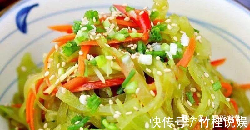 莴笋叶|凉拌“莴笋丝”到底用不用焯水，很多人做错了，难怪口感不清脆！