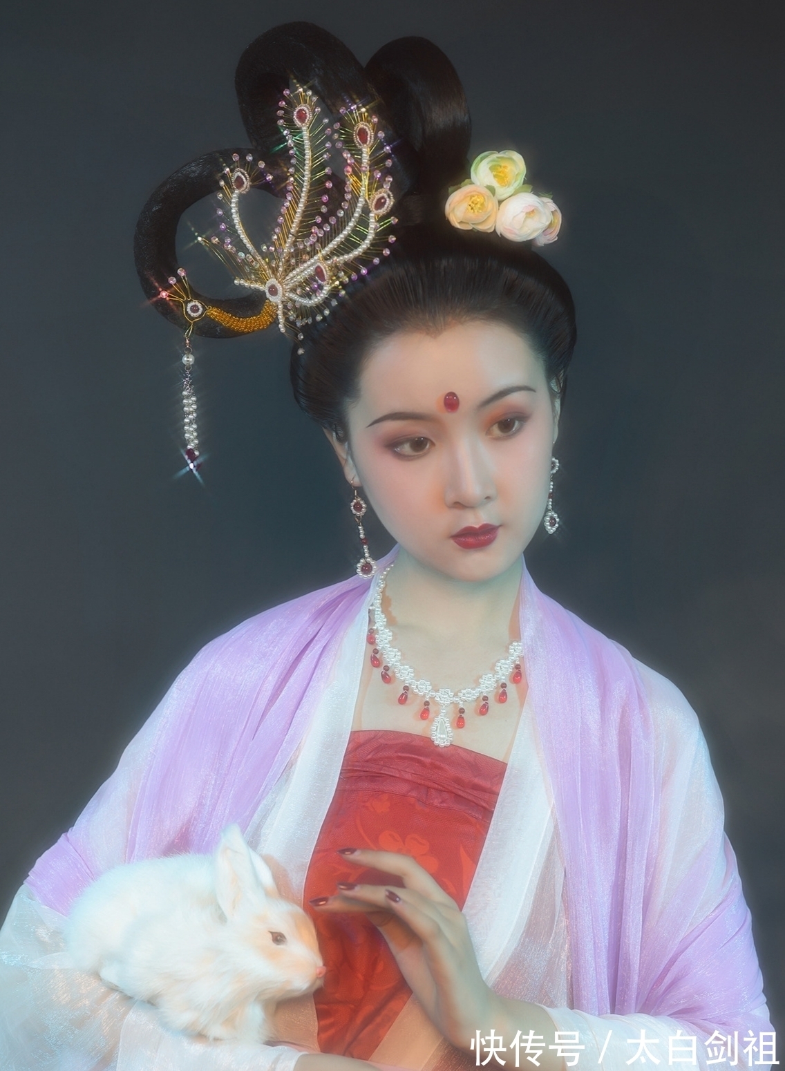 七绝$月·七绝·十首丨思君不忍音尘断，玉兔蟾光两渺茫