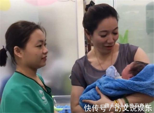 精神状态|外婆第一次抱外孙,医生却被外婆颜值吸引,网友真的是外婆吗