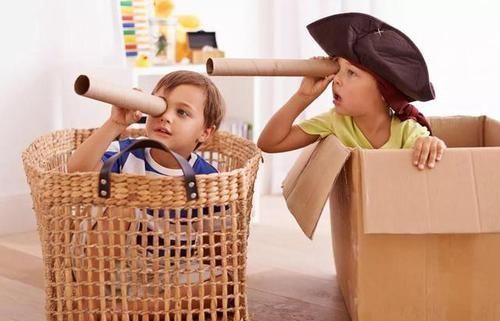 小娃娃|2岁萌娃“窜天猴”上身,笑翻宝爸,网友:穿尿不湿的你惹不起