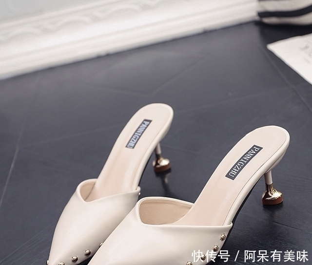 甩掉累人高跟鞋,穿时尚舒适的凉鞋,透气舒适巨显气质又漂亮