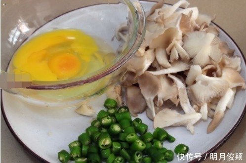 鸡蛋别再炒西红柿了,和这食材一起炒,味道鲜掉舌头,营养还翻倍