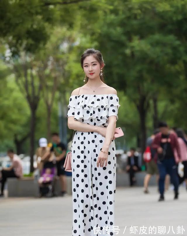 穿搭|时尚简洁的连衣裙,兼具优雅与舒适,更加雅致