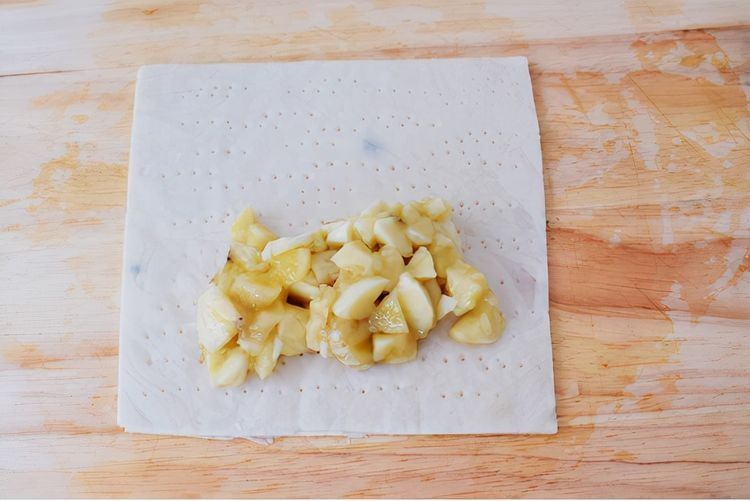 手抓饼的花样吃法,做成好吃的香蕉派,又香又酥比买的好吃