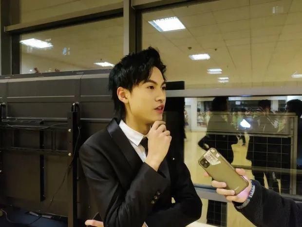 冬天的第二场雪和今晚的校园歌手大赛更配噢~