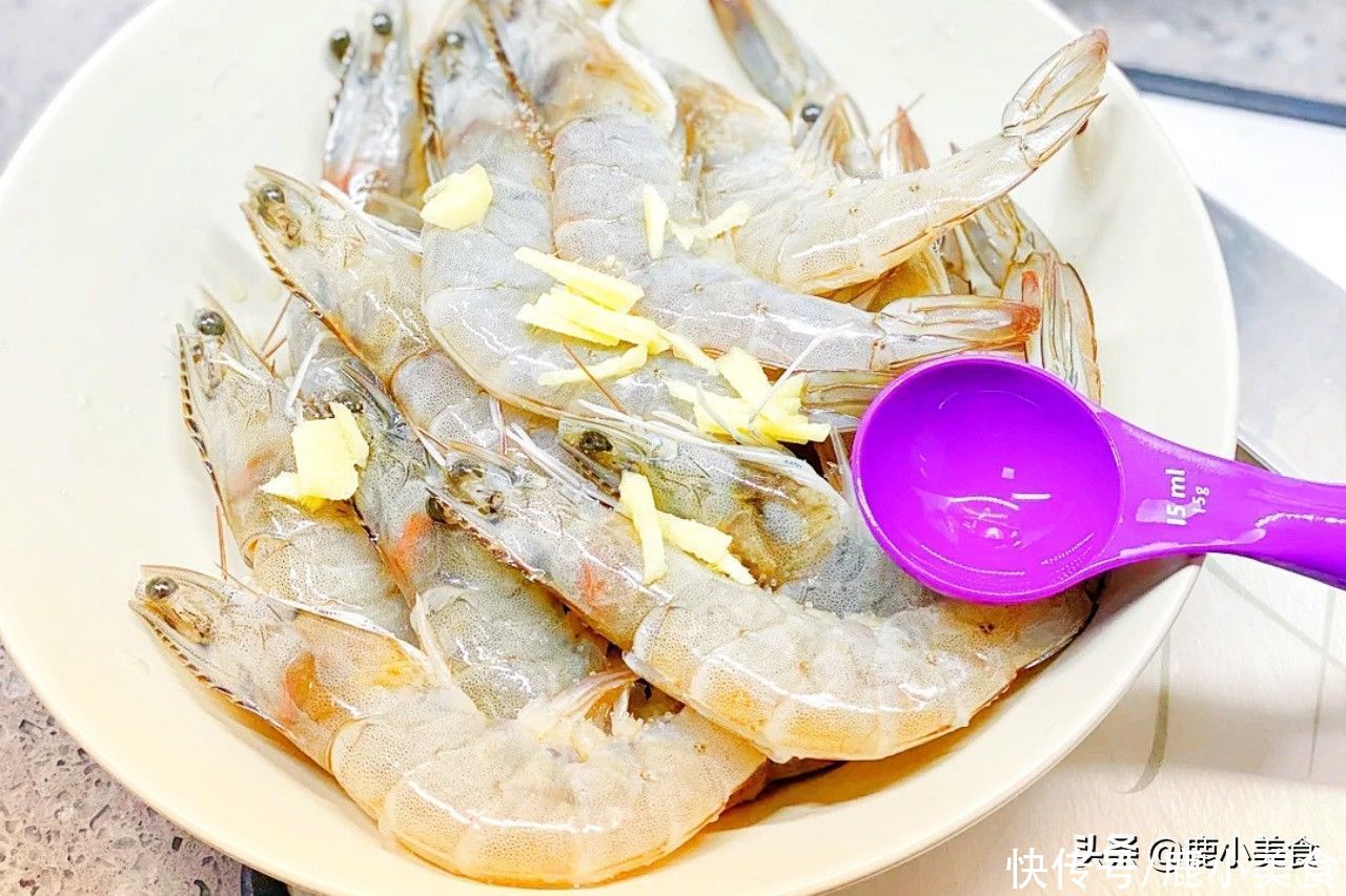 油焖酱汁|做油焖大虾，别直接下锅焖！谨记“3要点”，酱香鲜嫩，Q弹多汁