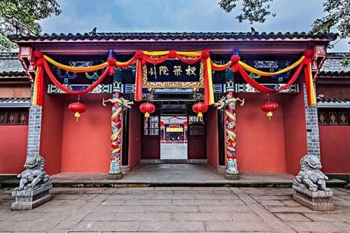 中年|江西这座低调的千年小镇，却是道教第一镇，而且还免门票费
