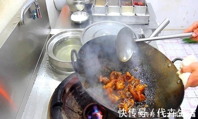 炖猪蹄我从不用高压锅只需1个妙招,猪蹄快速软烂,又香又入味
