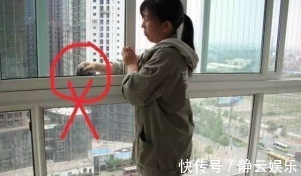玻璃脏了别傻傻爬窗擦!教你一个笨方法,玻璃干净半年不用擦