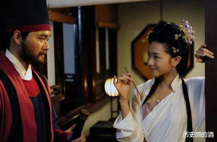 写“谁知盘中餐,粒粒皆辛苦”的诗人,自己却铺张浪费,只吃鸡舌