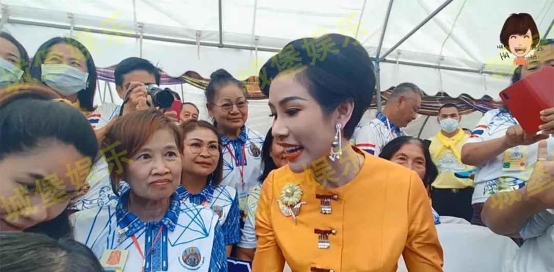 不知足|诗妮娜站上新高度,获苏提达同款印章戒指,如此受宠竟还不知足!