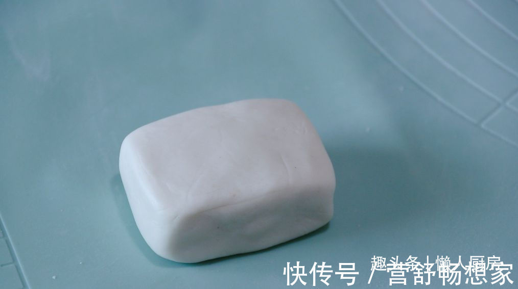 爆浆|年糕不用买,撒点糯米粉,加点热水自己做,咬一口,还会爆浆