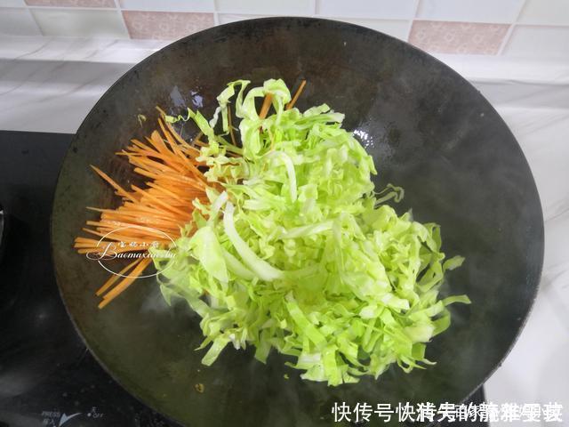 早餐这样做,有菜有蛋有主食,营养多味道香,一上午都不饿