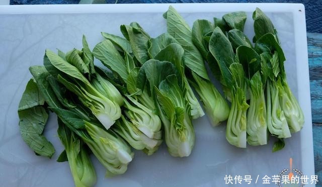 这种青菜冬天最便宜,这么做一滴油都不用,味道比炒菜还要香百倍