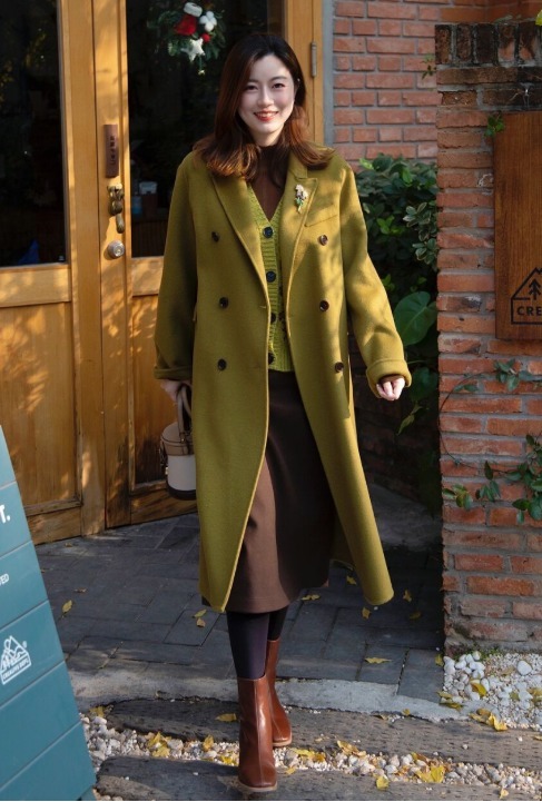 时髦 穿来穿去,还是“大衣”时髦耐看,保暖舒适又高级,适合成熟女性
