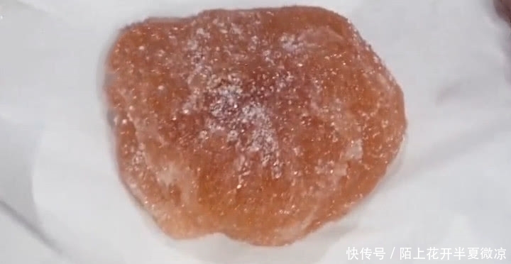 200颗“彩虹软糖”加热融化,发现原料后,不吃了