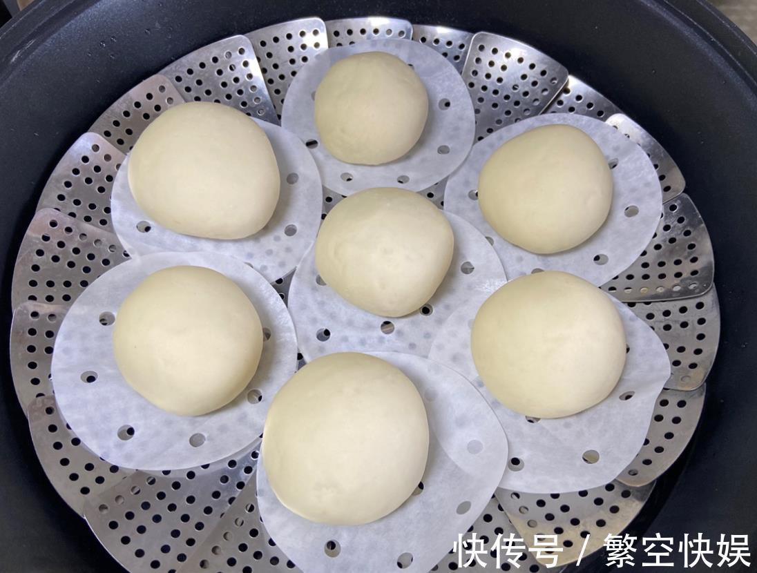 蒸馒头，记住别直接加酵母，多加一步，馒头更香更软更好吃