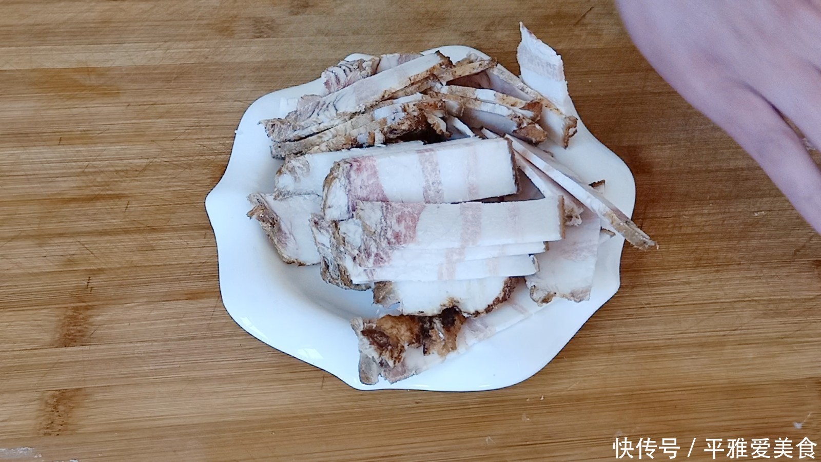 是用|饭店的铁锅焖面好吃,原来都是用的此技巧,以前真的是做错了