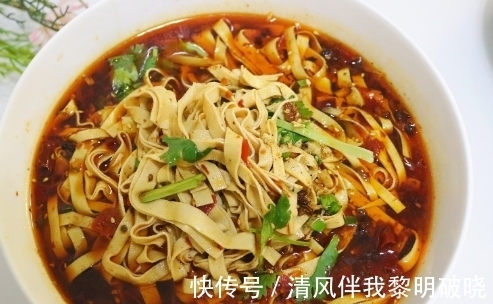 食材|水煮豆腐皮的详细做法,便宜食材也能做出不一样的美味,鲜香麻辣