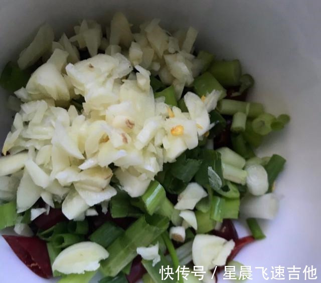 红辣椒|快炒娃娃菜，美美的低脂菜，好吃无负担！