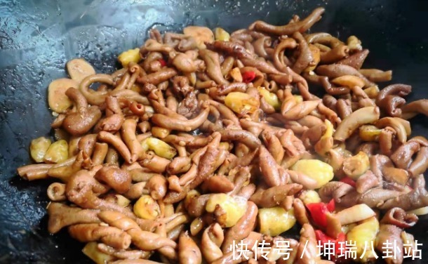 小米椒|很多人以为的“废料”,其实是美味,一道炒鸡肠让你开胃又下饭