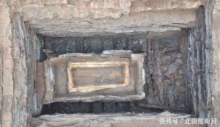 80人盗掘战国大墓,不料被永远留下,考古家:盗墓贼已成文物