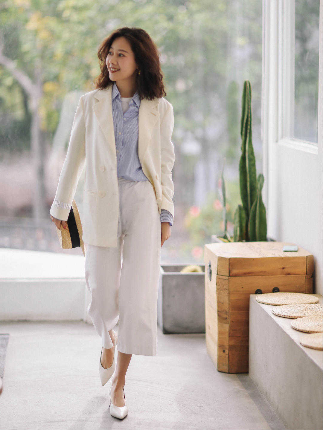 小腿|初秋,裤子的“高级穿法”是这样的,简单日常又百搭,照穿准没错