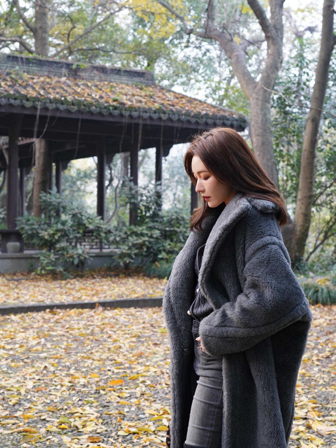 吊带裙 泰迪熊外套搭什么下装最好看,码住这几款,秒变精致时髦精