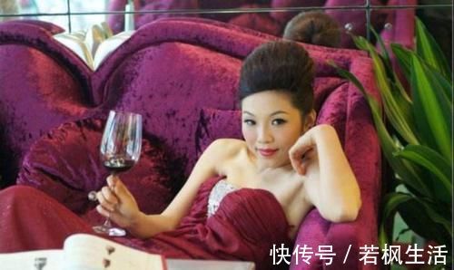 卵巢|女性何时绝经最好若在一个年龄段才绝经，值得恭喜，保养的不错