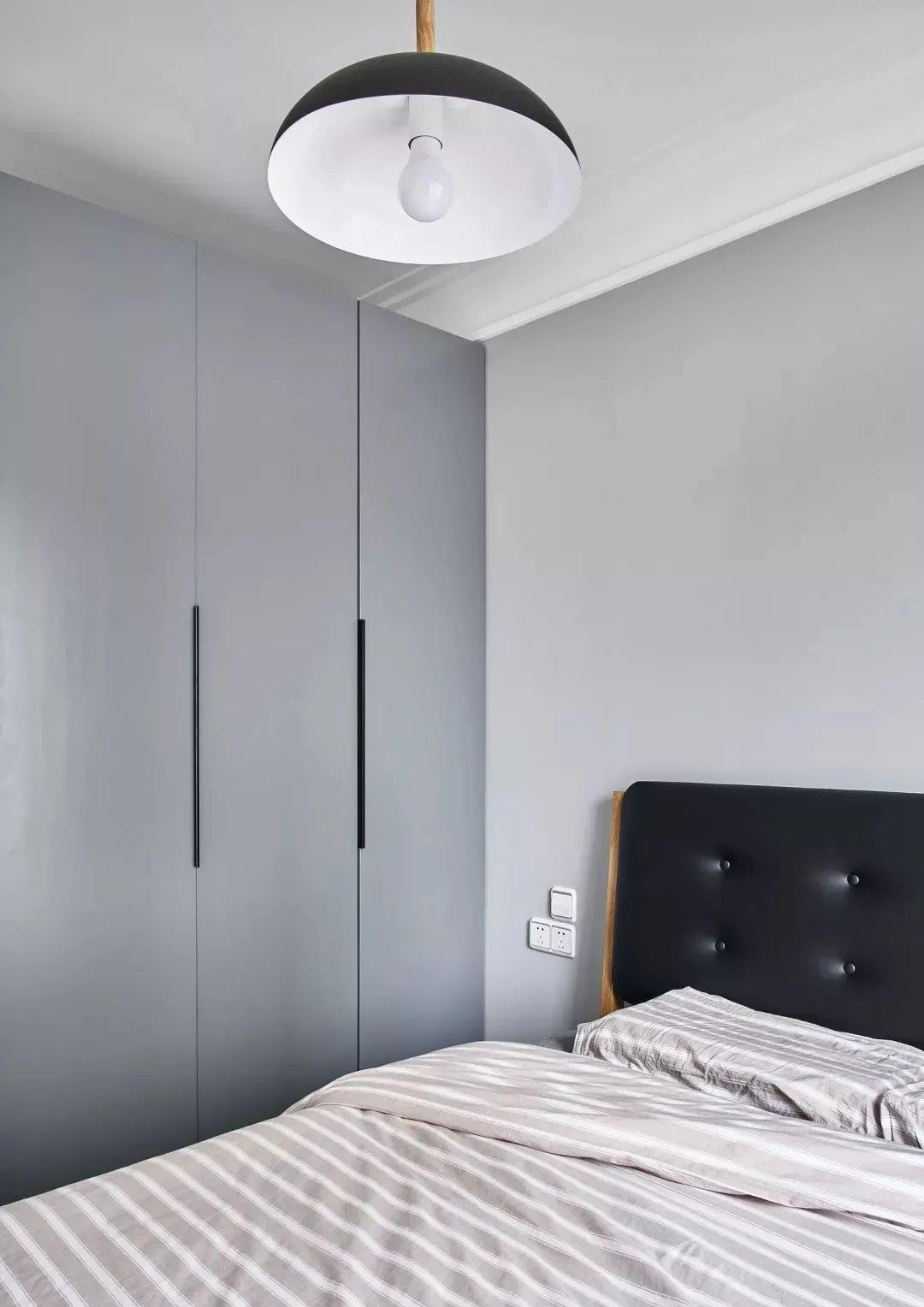 搭配|87㎡现代简约家居,一整面沙发墙做书柜,真心漂亮又实用!