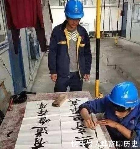 农民工一幅字吸粉1.4万,人民日报都点赞,粉丝:高手在工地
