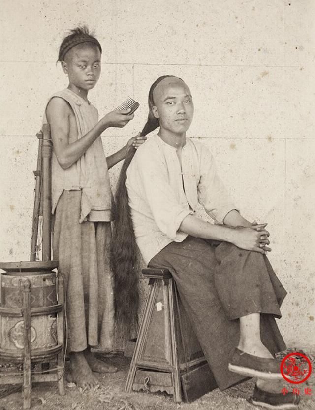 生活照|老照片清末人物生活照,女子展示发髻,幼儿园孩子学英语