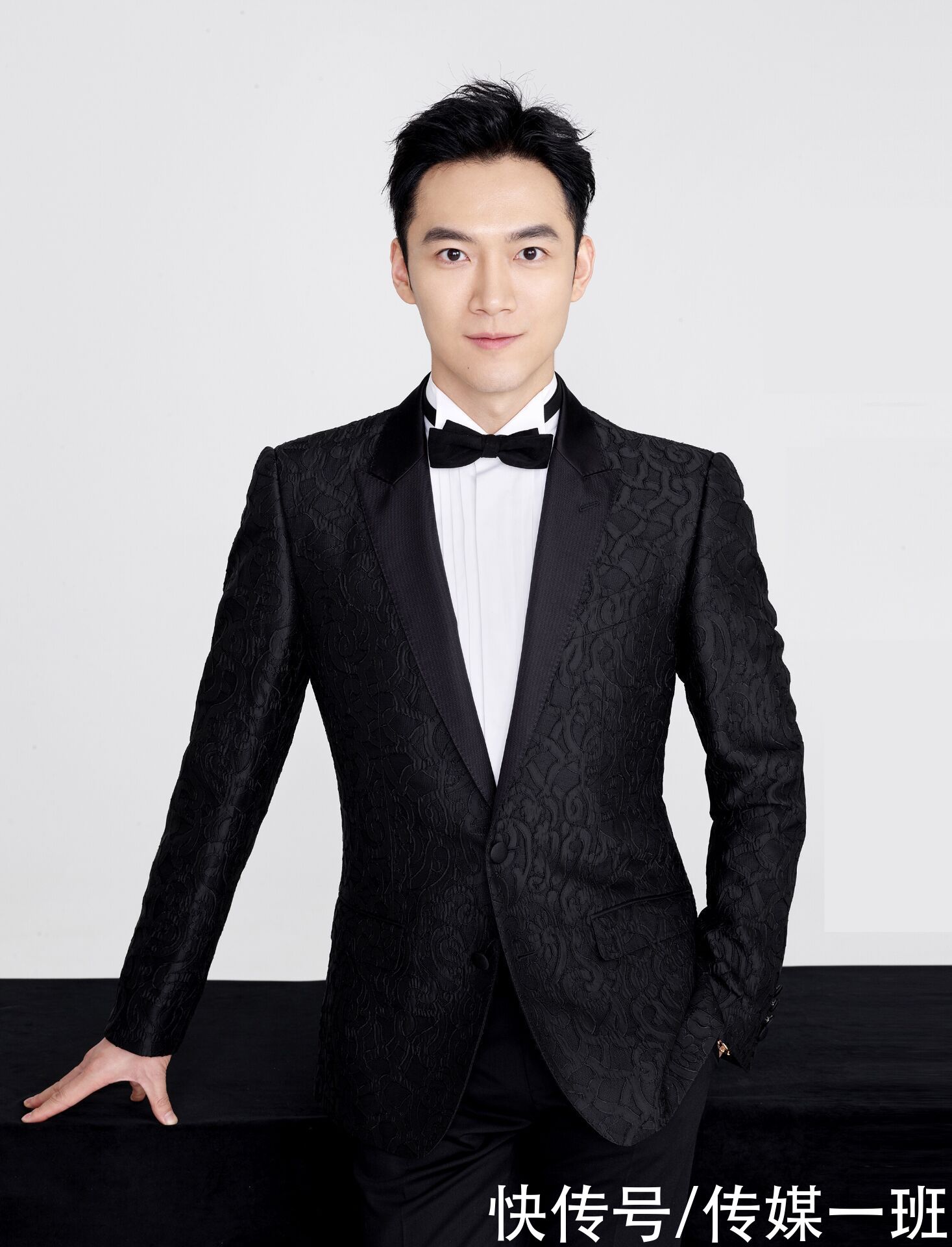 揭秘央视春晚新主持人张韬，主持跨年晚会走红，帅得观众不愿换台